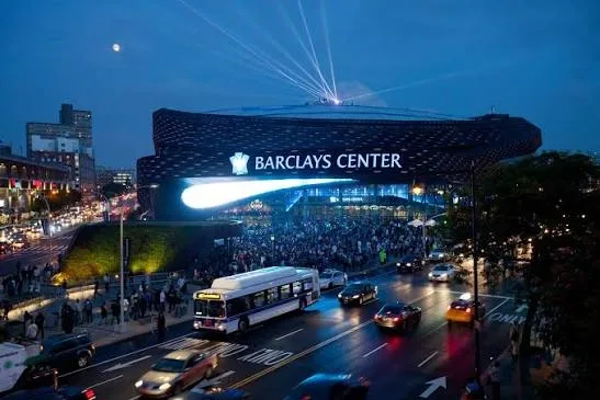 Evening arrivals outside a New York City event venue